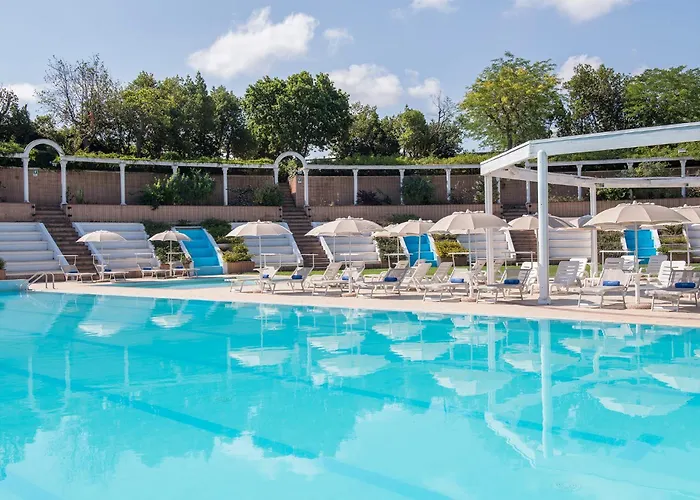 מלון D'aragona Lifestyle 4*